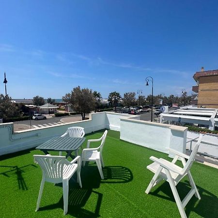 Villa Pisola Fiumicino Airport - Seafront Exterior photo