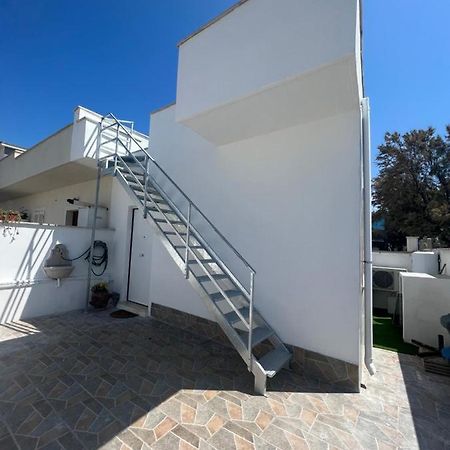 Villa Pisola Fiumicino Airport - Seafront Exterior photo