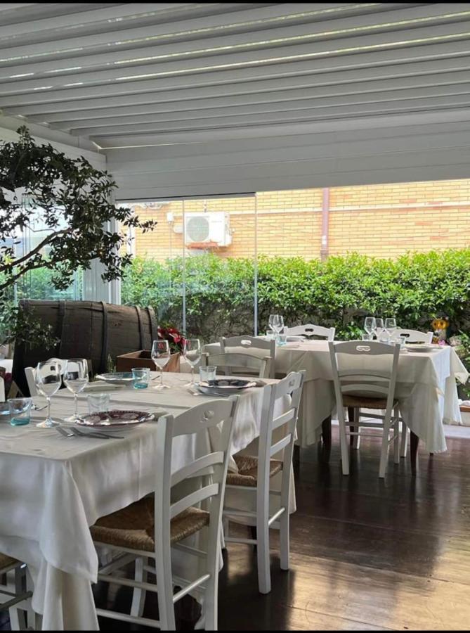 Villa Pisola Fiumicino Airport - Seafront Exterior photo