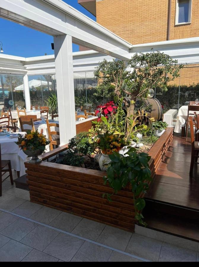 Villa Pisola Fiumicino Airport - Seafront Exterior photo