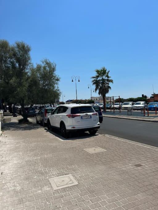 Villa Pisola Fiumicino Airport - Seafront Exterior photo