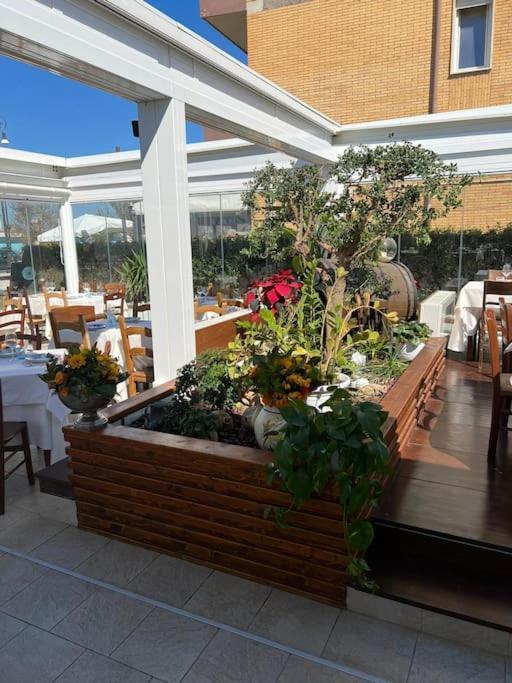 Villa Pisola Fiumicino Airport - Seafront Exterior photo