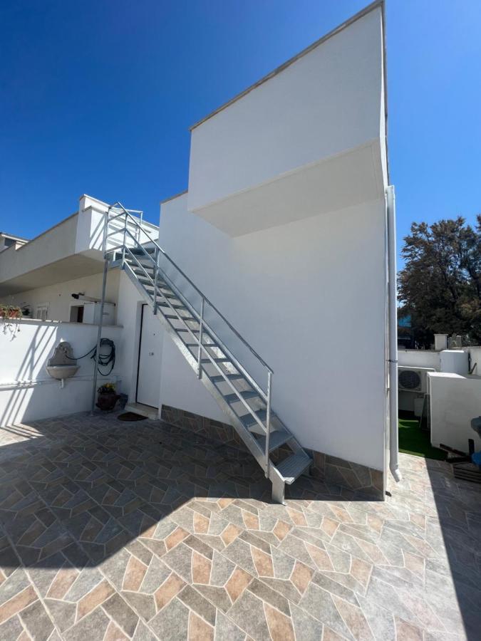 Villa Pisola Fiumicino Airport - Seafront Exterior photo