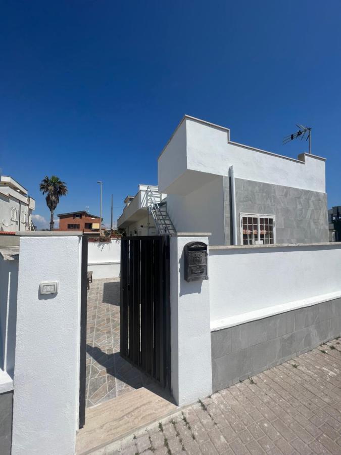 Villa Pisola Fiumicino Airport - Seafront Exterior photo