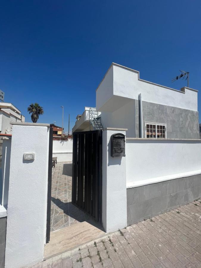 Villa Pisola Fiumicino Airport - Seafront Exterior photo